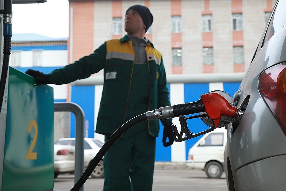 22% автовладельцев в кризис стали покупать более дешевое топливо