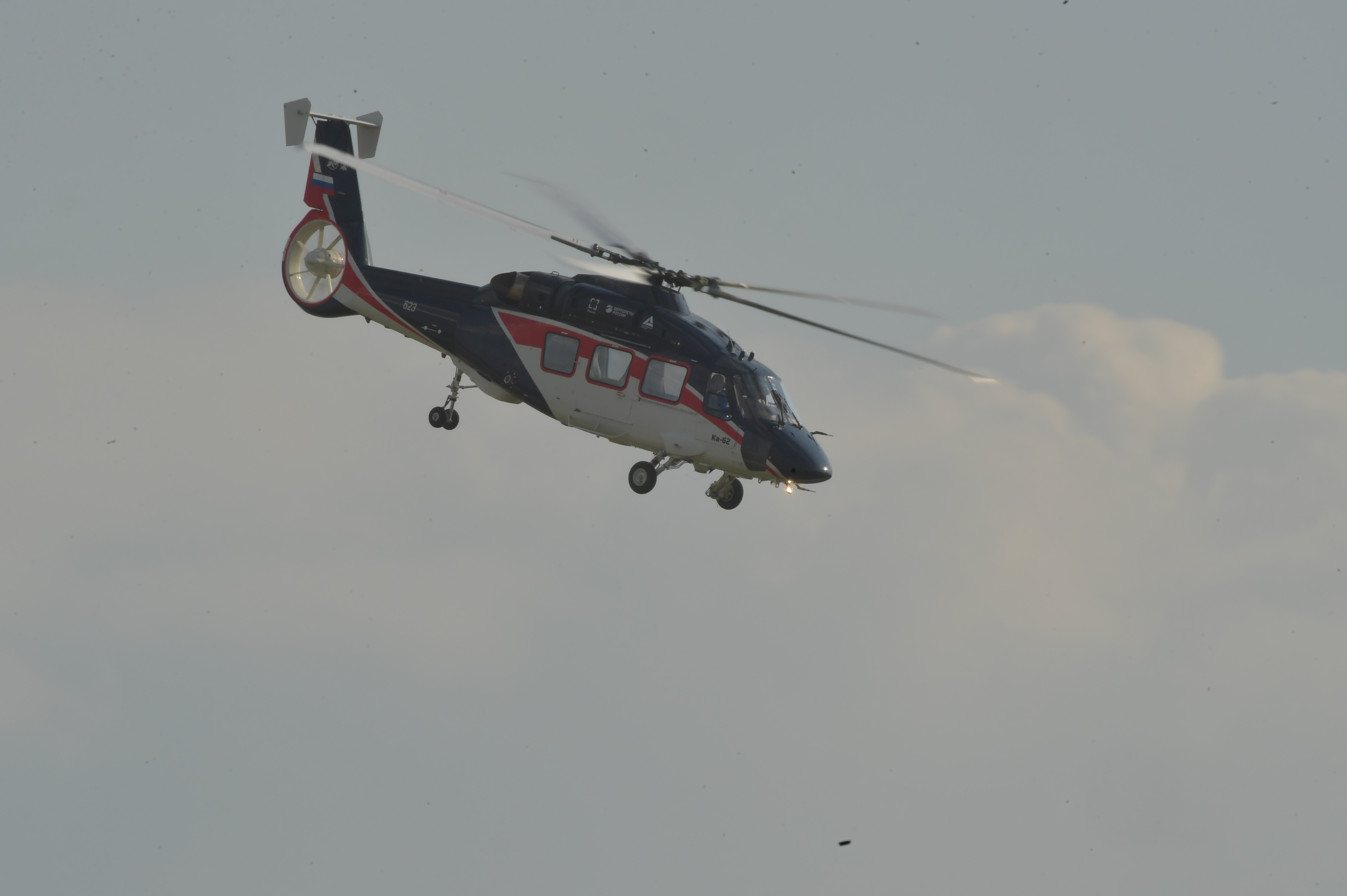 Вертолет потерпел. Депутатский вертолет. Вертолет Астрахань. Крушение вертолета Robinson 2020 Астрахань.