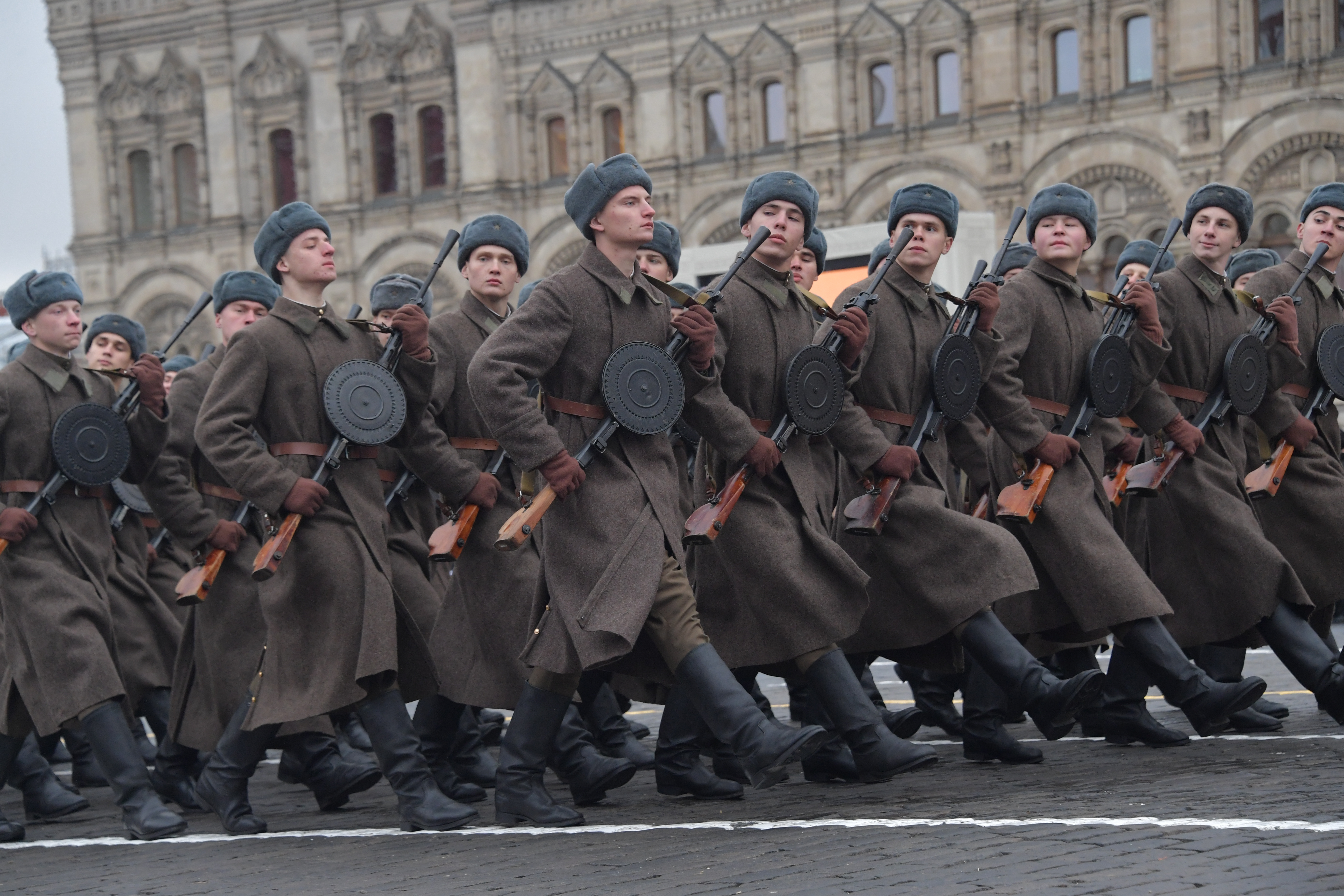 Отменен парад победы. Парад Победы 2004. Солдаты на параде. Парад 7 ноября СССР. Парад на красной площади 2022.