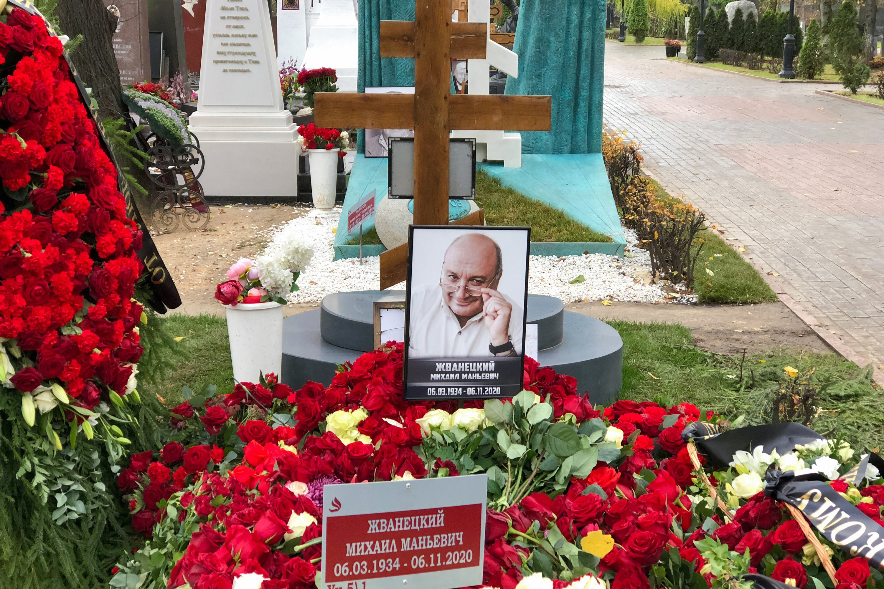 Могила жванецкого на новодевичьем кладбище фото
