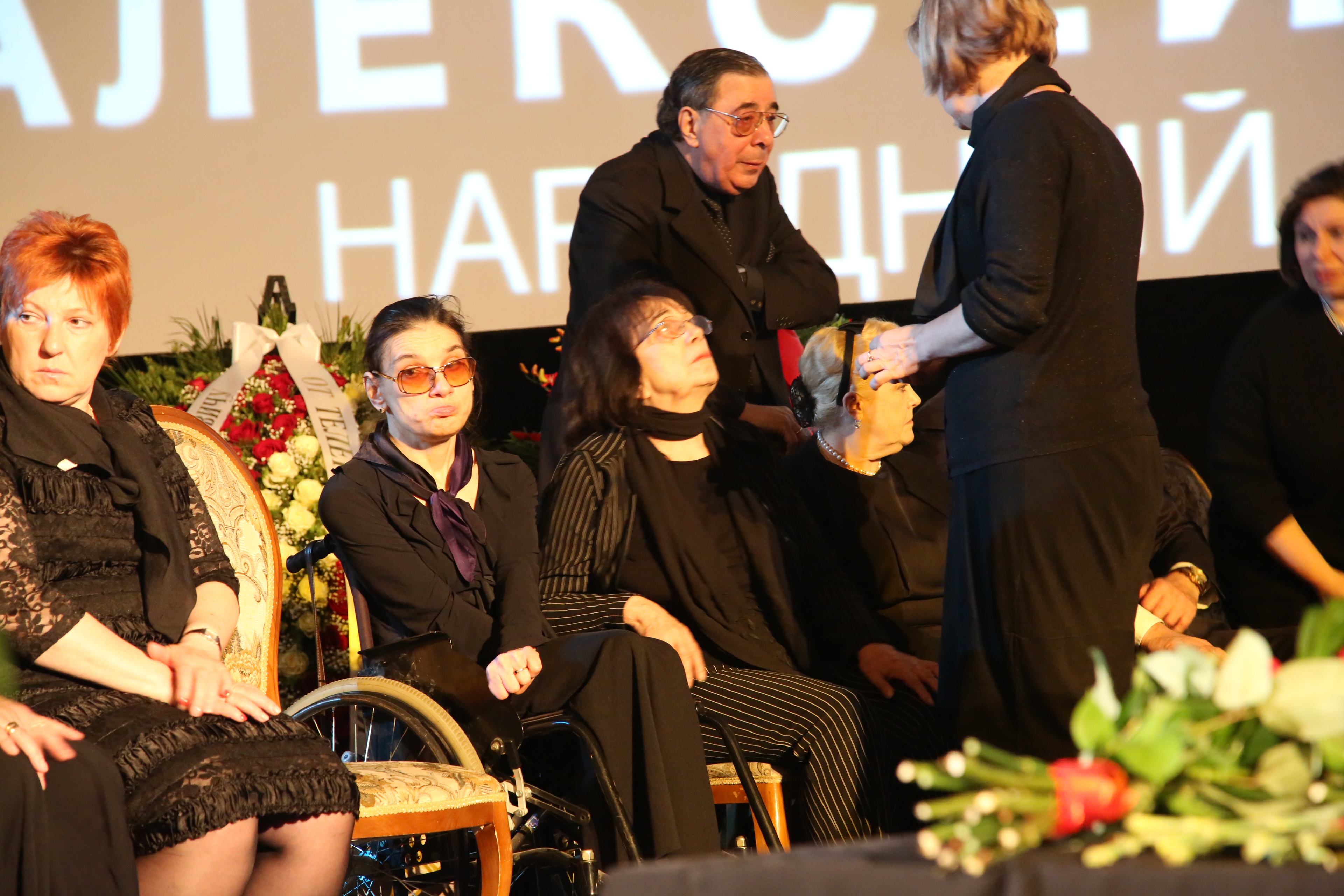 Дрожжина на похоронах Баталова