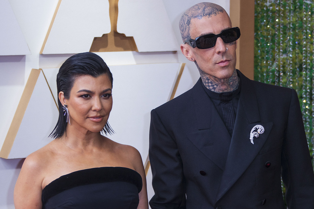 Grammys 2022: Kourtney Kardashian takes her tour of love with