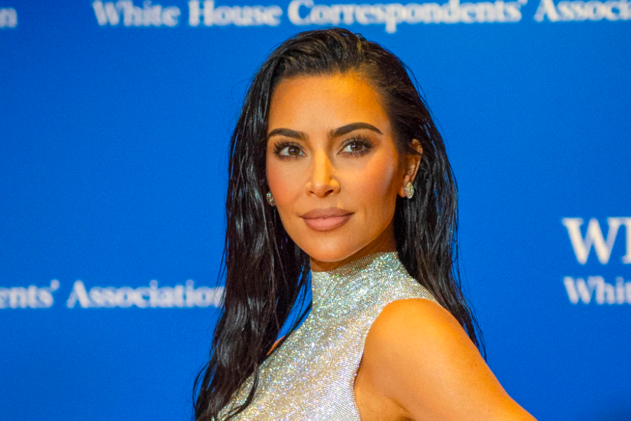 2x Sex Video - VIDEO: Kim Kardashian sleeps with a lock of Monroe's hair