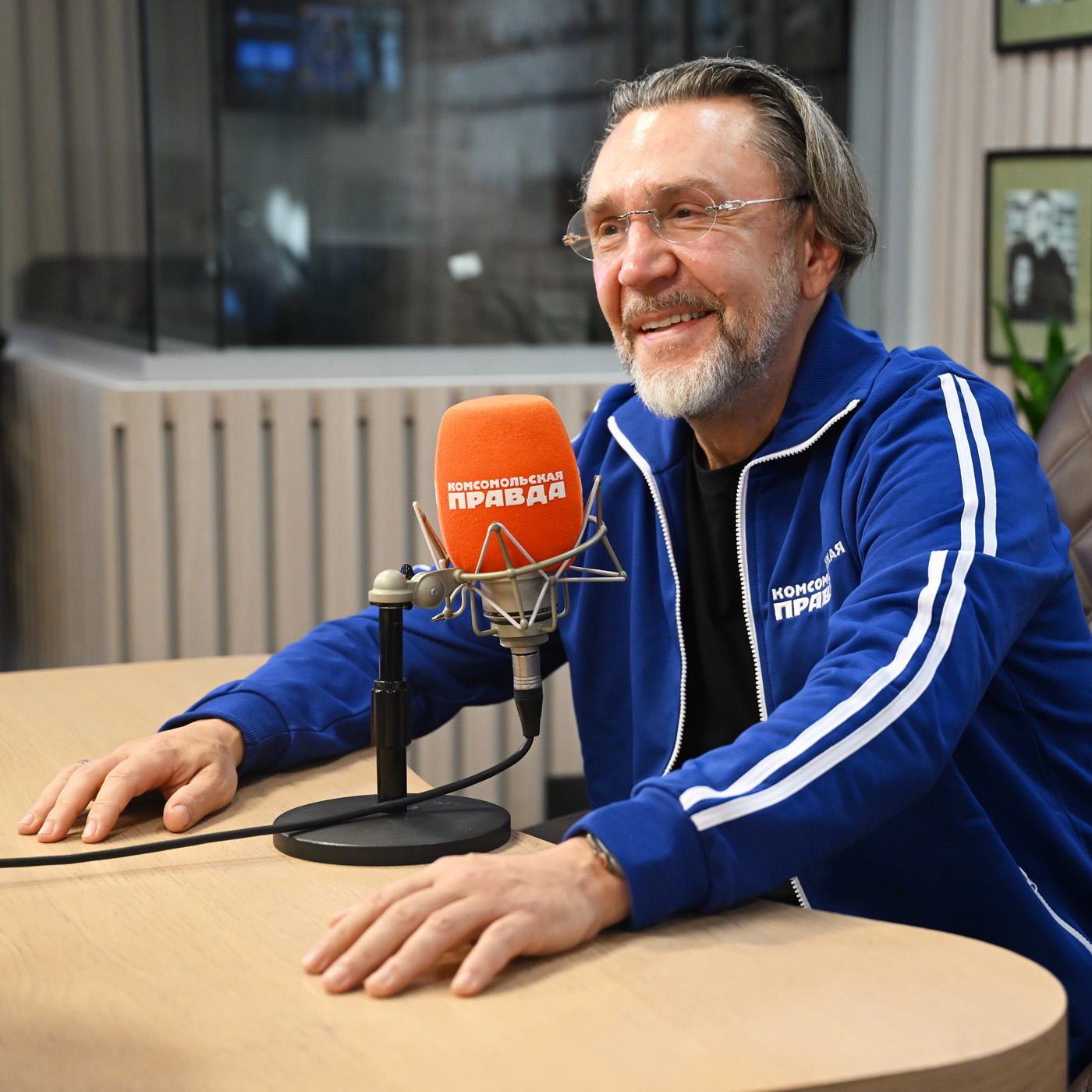 Сергей Шнуров — про песни, которые поют INSTASAMKA, 50 Cent, Зоя и Пугачева Сергей Шнуров — про песни, которые поют INSTASAMKA, 50 Cent, Зоя и Пугачева