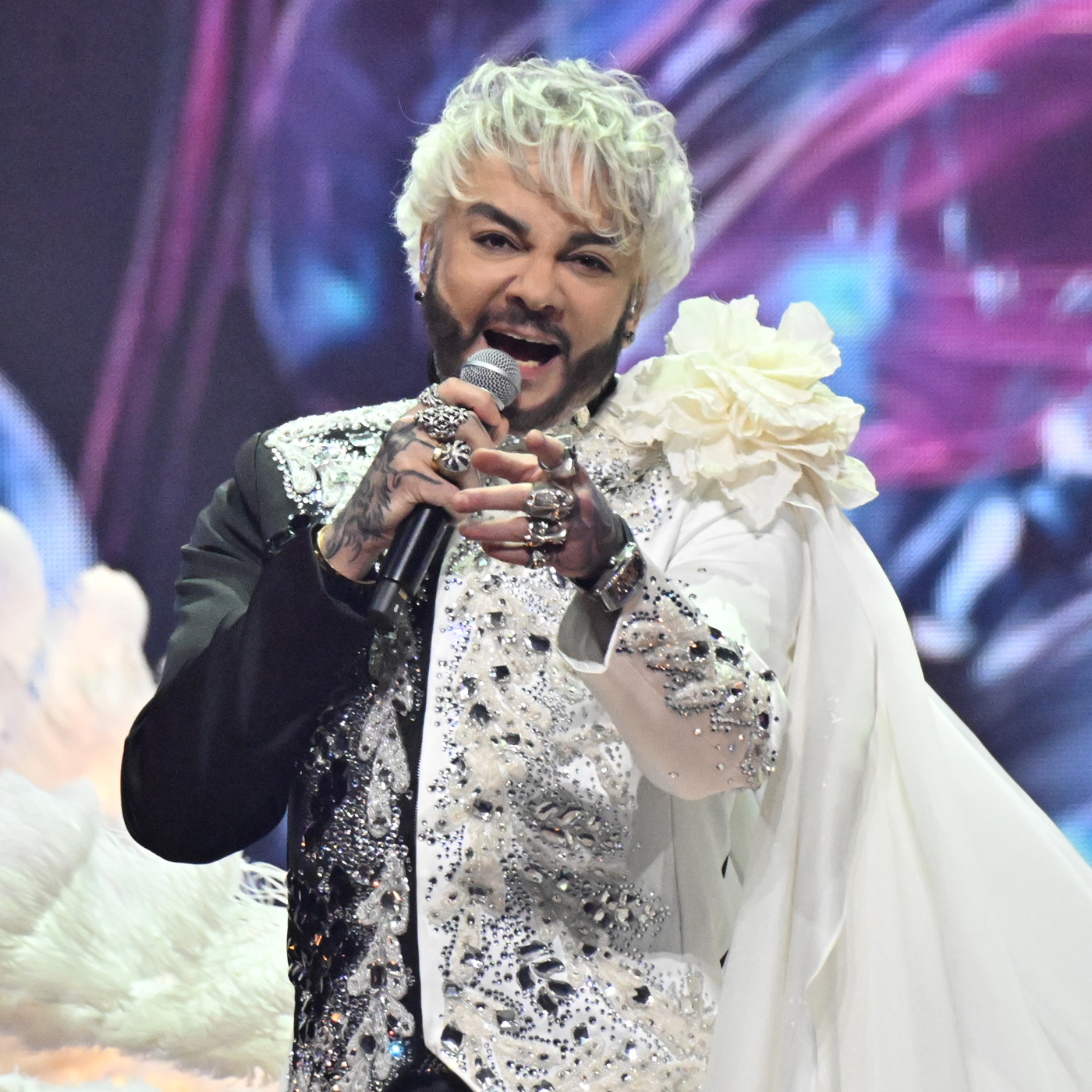 Киркоров в новой песне забыл, что теперь из Москвы в Париж не долететь Киркоров в новой песне забыл, что теперь из Москвы в Париж не долететь