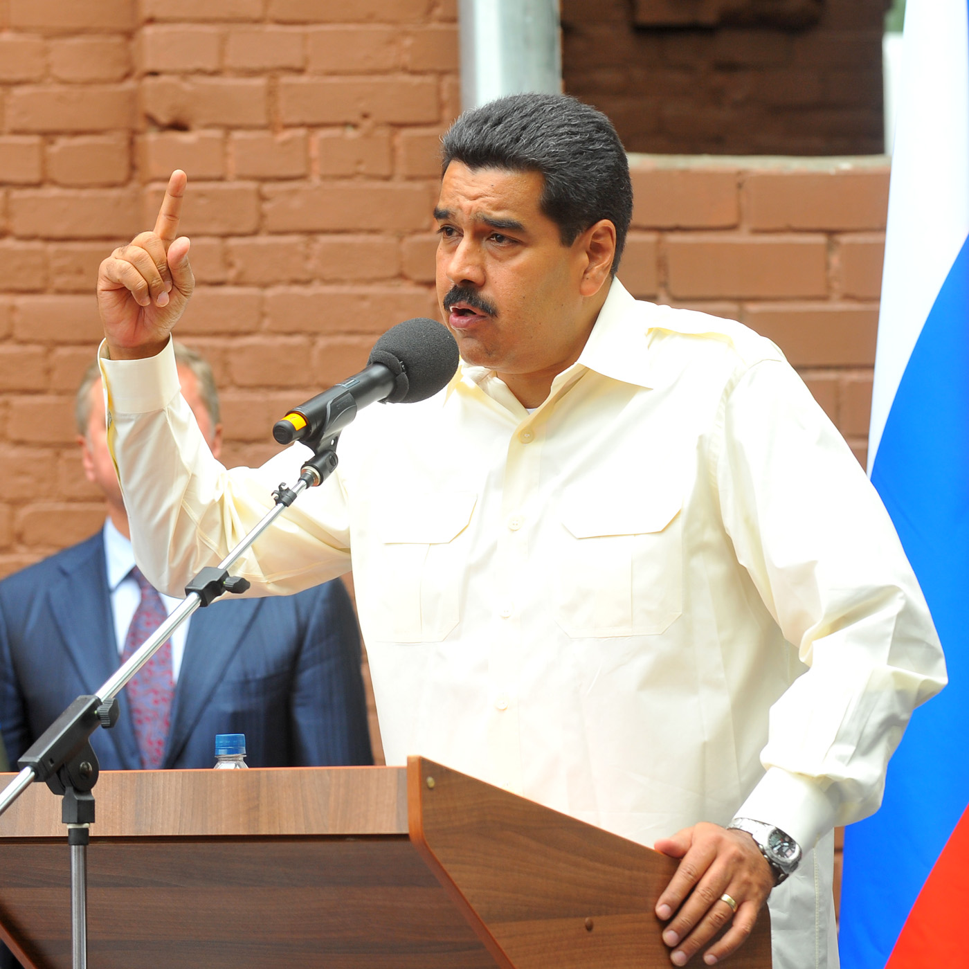 Ведущие радио «КП» записали песню в поддержку Николаса Мадуро podcast