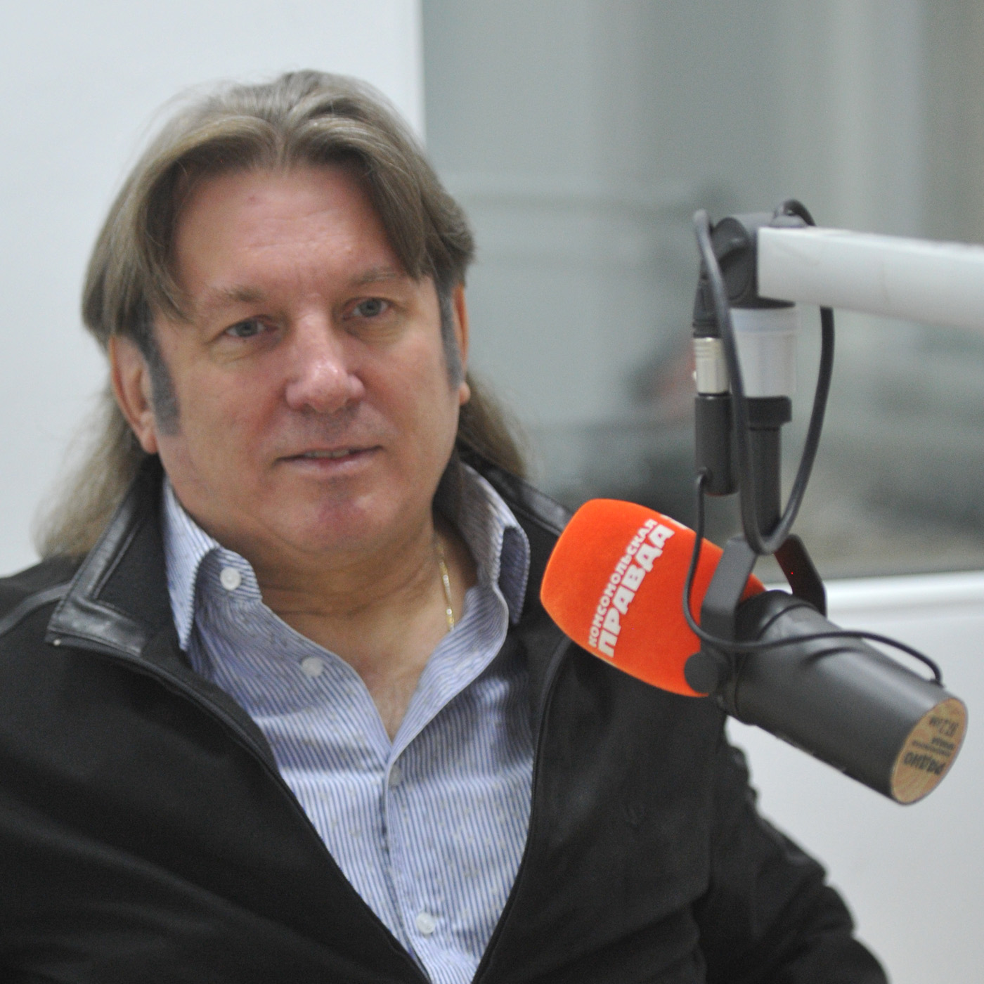 Юрий Лоза раскритиковал ИИ-хит Канье Веста «Silver Night». Его «Плот» лучше episode artwork