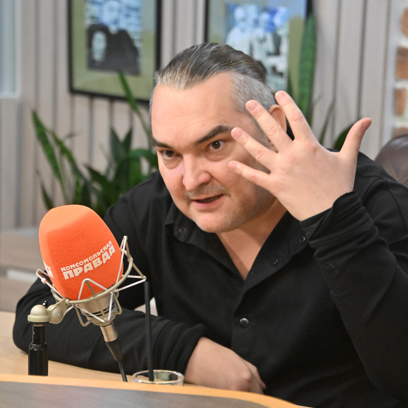 Алексей Горшенев в разгар украинских атак дал концерт в Крыму episode artwork
