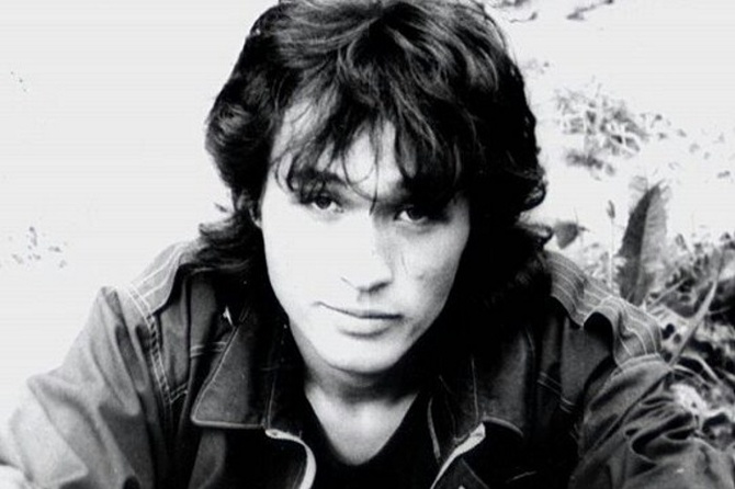 Память Виктора Цоя в маленькой Окуловке чтят композициями деревенские ...