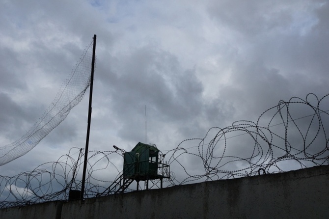 Забор колонии строгого режима