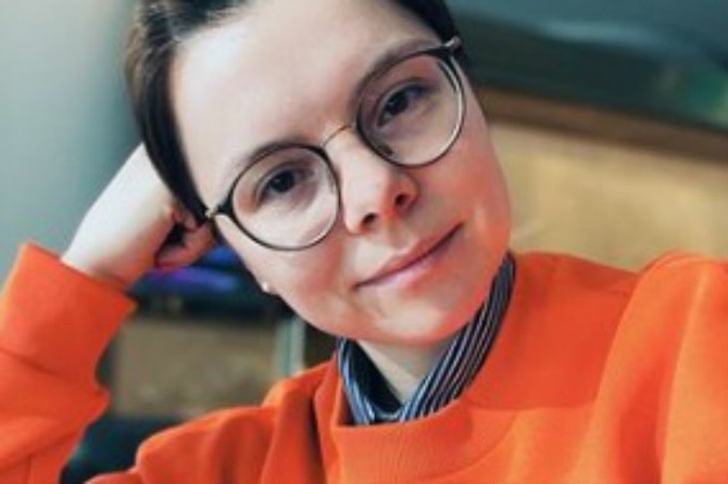 «Вазочка за 50 тысяч»: Брухунова закупилась детской посудой 