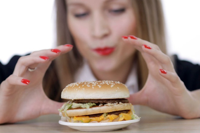 Психолог рассказал, как отвлечься от еды на самоизоляции Психолог рассказал, как отвлечься от еды на самоизоляции