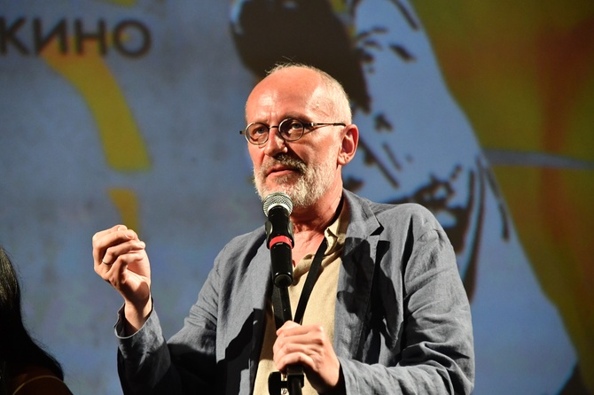 «Будете сами здесь жить»: Гордон сцепился с дизайнерами шоу «На дачу» 