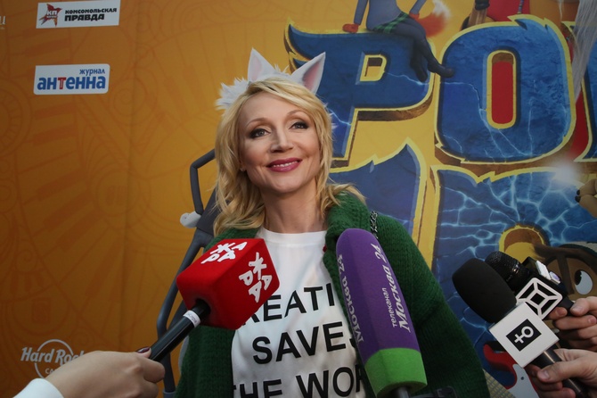 Дочь Орбакайте празднует день сумасшедших причесок