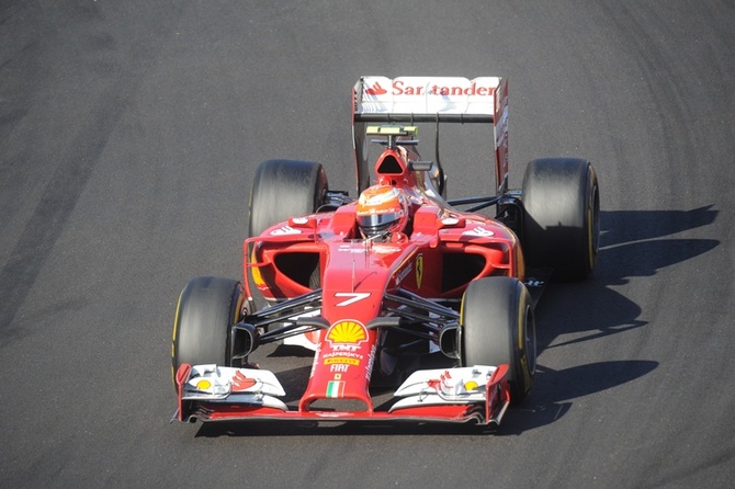 Пилоты «Формулы-1» отказались преклонять колени перед чернокожими