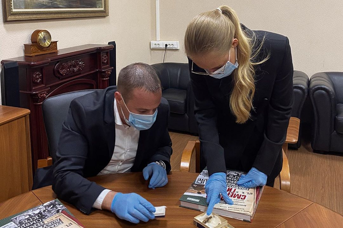 Дочь Пескова показала останки Гитлера из секретных архивов ФСБ