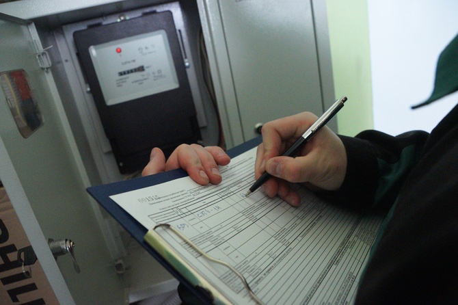 Хотели, как лучше: россиян могут обязать платить за установку «умных» счетчиков