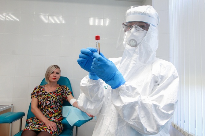 «С вирусом что-то происходит»: Альтштейн заявил об изменениях COVID-19