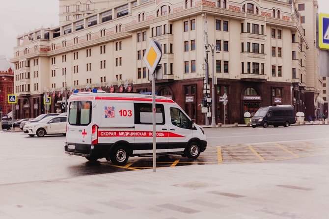 Российский врач назвал четкие критерии выезда скорой к больным с коронавирусом