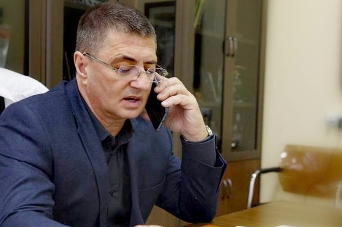 Мясников оценил вероятность заболеть коронавирусом повторно