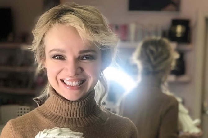 «Не реализовался в жизни»: Цымбалюк уличила пасынка Джигарханяна в зависти к ее успеху