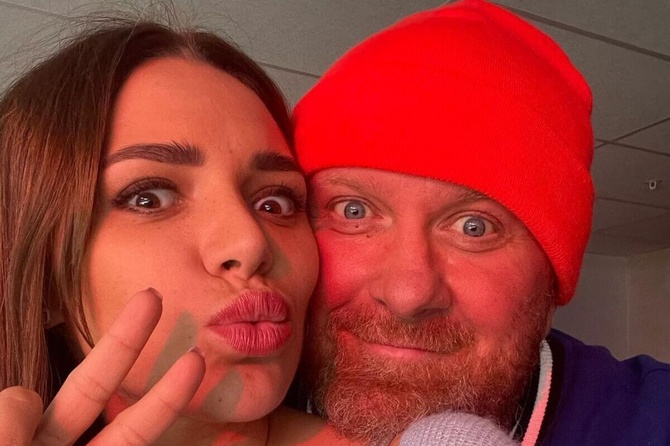 «Инфаркт бы от натуги не хватил»: Ивлев устроил предельно откровенную фотосессию с молодой невестой