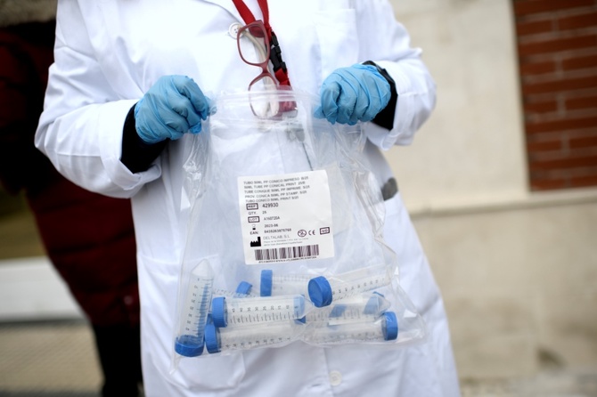 Небольшое снижение: в России за сутки выявили больше 26 тысяч случаев COVID-19