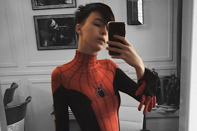 «Один расклад — 400 рублей»: 20-летняя дочь Ефремова нашла подработку 