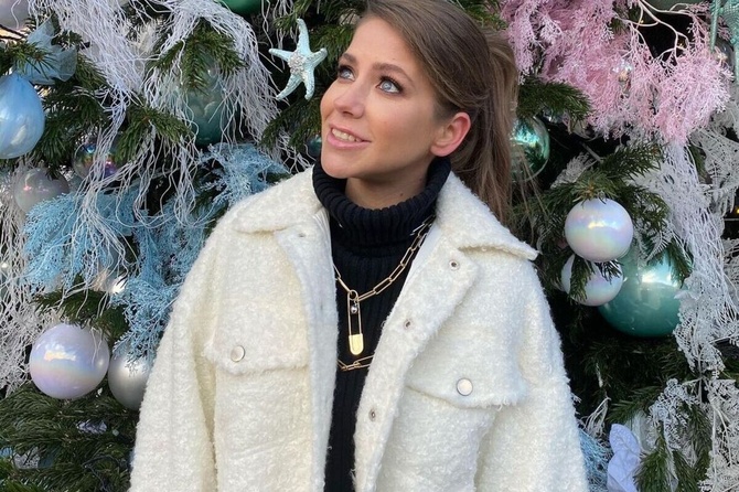 С Агаларовым одно лицо: Барановскую застали флиртующей с молодым ведущим 