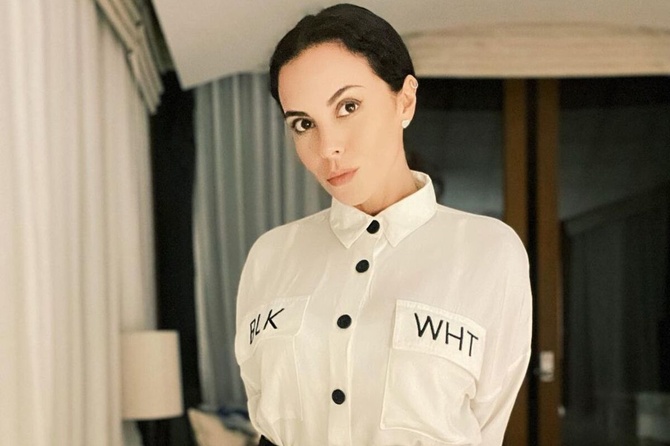 «Сколько можно?»: Каменских прикрыла срам тоненькой простынкой и навлекла на себя гнев в Сети