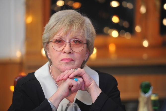 Перевели в общую палату: больная коронавирусом Алиса Фрейндлих пошла на поправку