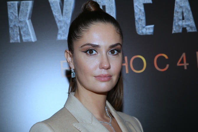 «Без Прилучного расцвела»: Муцениеце в кожаном комбинезоне пришла к Нагиеву