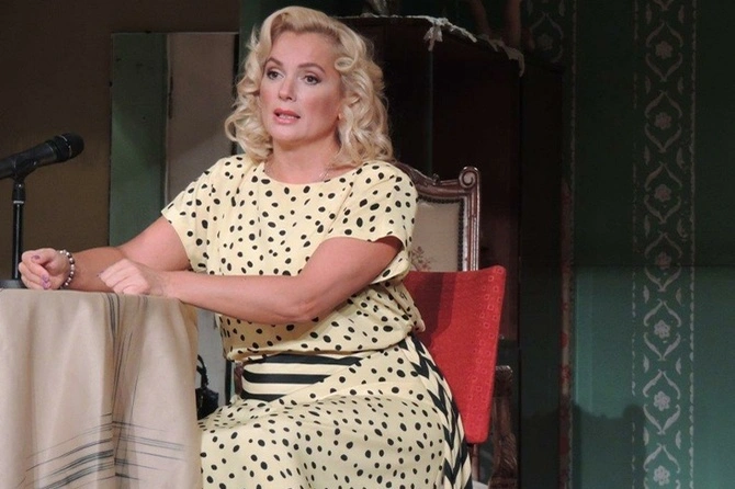 Teen Titans мультфильміндегі порно Күйеуі əйелінің достарының міскегін жалайды