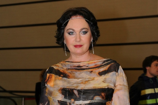 «И не надо завидовать»: Гузеева сняла дочь Ольгу в объятиях Эвклида Кюрдзидиса