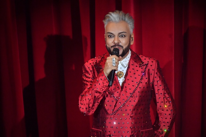 «Тяжкая судьба белоэмигранта»: Чичваркин донашивает одежду Киркорова