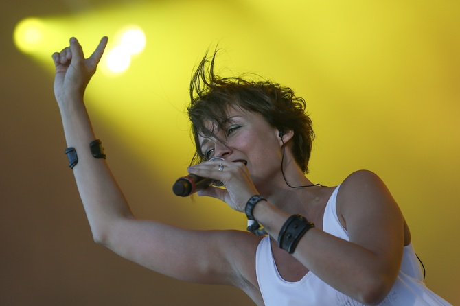 Участница группы «Мельница» Наталья О`Шей (Хелависа) во время выступления на рок-фестивале «Нашествие»