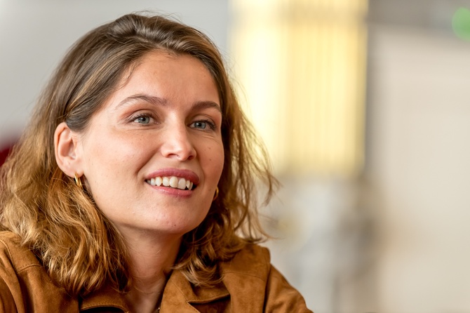 В четвертый раз: 42-летняя Летиция Каста вновь стала мамой