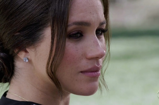 Беременная Меган Маркл прогулялась с Арчи после возвращения принца Гарри