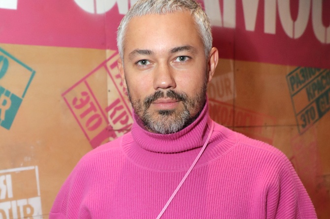 «Будто связала бабушка»: Рогов показал ультрамодную вещь нового сезона 