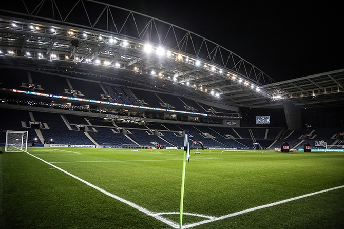 Болельщики «Челси» и «Манчестер Сити» подрались в Порту