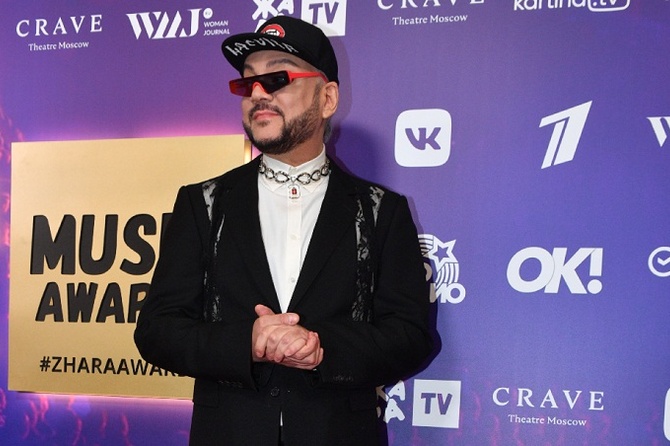 Казачий хор, звезды, хороводы: Филипп Киркоров шикарно и шумно отметил свое 54-летие