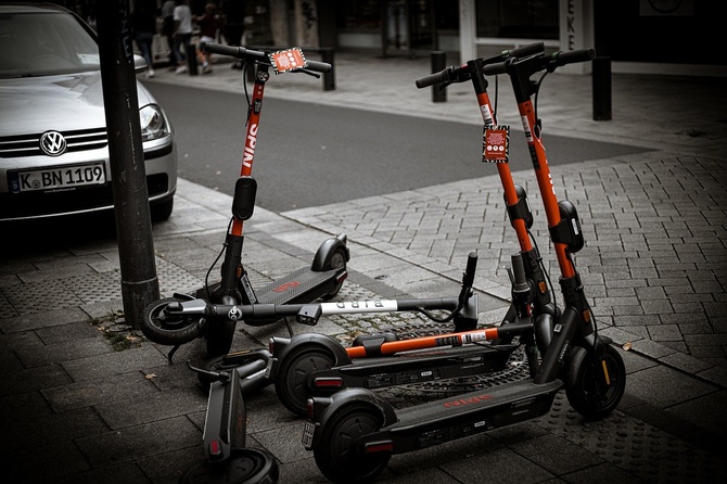 В Петербурге ввели ограничения скорости для взятых напрокат электросамокатов