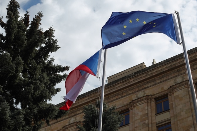 Политолог Баширов заявил, что ЕС профинансирует молодых политиков из-за закона об иноагентах