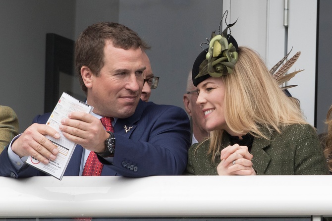 Внук королевы Елизаветы II Питер Филлипс официально развелся