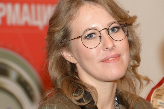 «Ты, скорее, кто угодно, чем певица»: Собчак проехалась по «актрисе» Бузовой в язвительной пародии