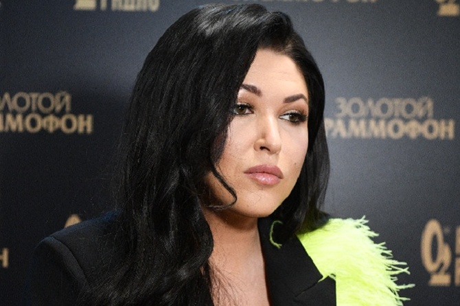 Почему Дубцова избавилась от дорогого красного кабриолета, который получила за победу на «Фабрике»