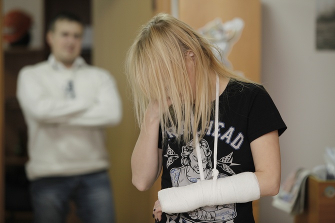 Озверевший муж чуть не убил жену из-за заявления на развод - Vimarsana News