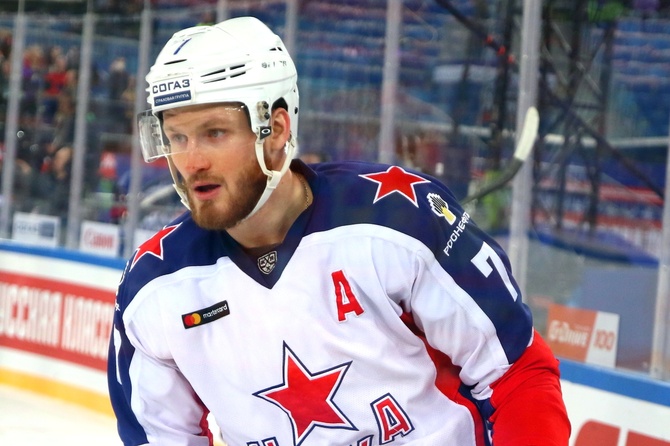 Экс-муж Пелагеи подарил невесте сказочный букет цветов и спел для нее вживую