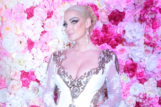 Волочкову пристыдили в Сети за фото с четырьмя пальцами на ногах