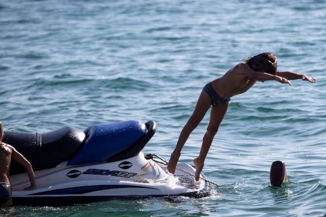 На пляже Сочи отдыхающих удивил «ценник» спасения утопающих